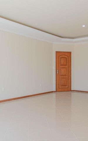 Apartamento à venda com 260m², 3 quartos e 3 vagas Apartamento à venda com 260m², 3 quartos e 3 vagasSala