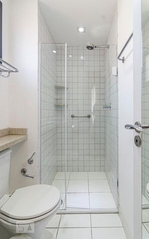 Studio para alugar com 31m², 1 quarto e 1 vaga Studio para alugar com 31m², 1 quarto e 1 vagaBanheiro da suíte