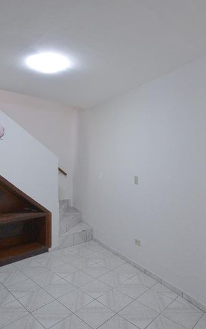 Casa à venda com 60m², 2 quartos e sem vaga Casa à venda com 60m², 2 quartos e sem vagaSala