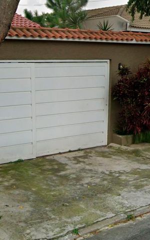 Casa à venda com 210m², 4 quartos e 2 vagasFachada
