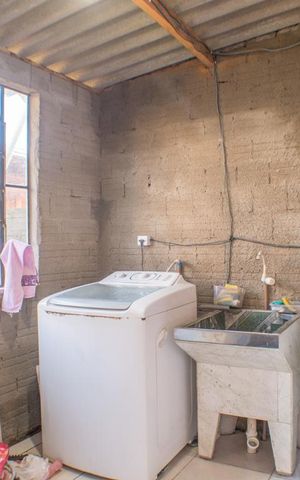 Casa à venda com 200m², 4 quartos e 2 vagas Casa à venda com 200m², 4 quartos e 2 vagasLavanderia