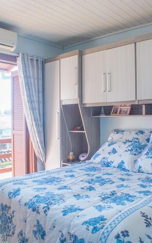 Casa à venda com 200m², 4 quartos e 2 vagas Casa à venda com 200m², 4 quartos e 2 vagasSuite