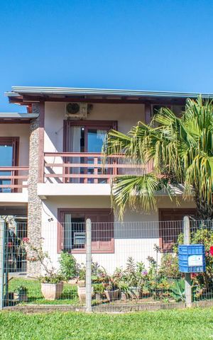 Casa à venda com 200m², 4 quartos e 2 vagas Casa à venda com 200m², 4 quartos e 2 vagasFachada