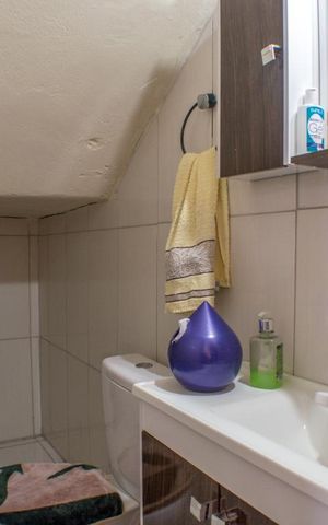 Casa à venda com 200m², 4 quartos e 2 vagas Casa à venda com 200m², 4 quartos e 2 vagasLavabo