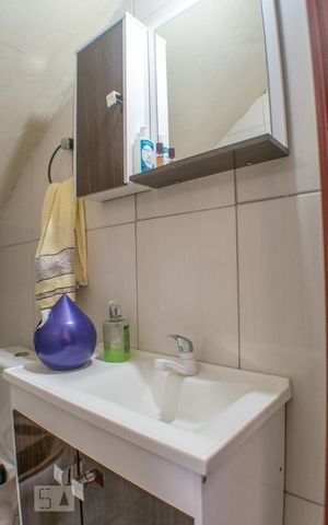 Casa à venda com 200m², 4 quartos e 2 vagas Casa à venda com 200m², 4 quartos e 2 vagasLavabo