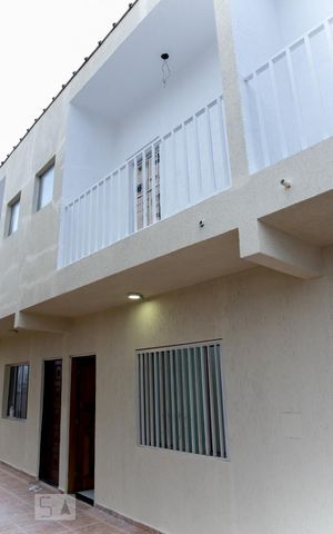 Casa de condomínio para alugar com 120m², 2 quartos e 2 vagas Casa de condomínio para alugar com 120m², 2 quartos e 2 vagasFachada