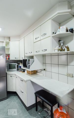 Apartamento à venda com 144m², 4 quartos e 2 vagas Apartamento à venda com 144m², 4 quartos e 2 vagasCozinha