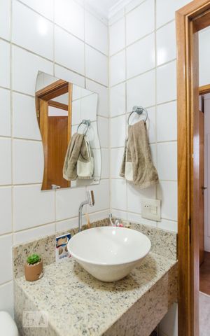 Apartamento à venda com 144m², 4 quartos e 2 vagas Apartamento à venda com 144m², 4 quartos e 2 vagasBanheiro 1