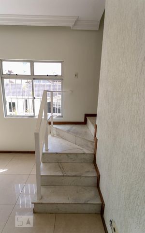 Apartamento à venda com 170m², 3 quartos e 1 vaga Apartamento à venda com 170m², 3 quartos e 1 vagaEscada