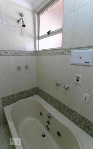 Apartamento à venda com 170m², 3 quartos e 1 vaga Apartamento à venda com 170m², 3 quartos e 1 vagaBanheiro Social 2