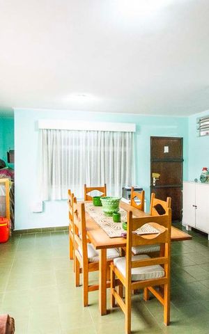 Casa à venda com 200m², 3 quartos e 3 vagas Casa à venda com 200m², 3 quartos e 3 vagasSala