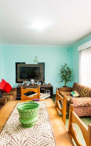 Casa à venda com 200m², 3 quartos e 3 vagas Casa à venda com 200m², 3 quartos e 3 vagasSala