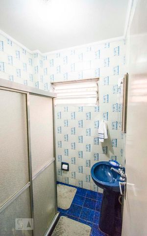 Casa à venda com 200m², 3 quartos e 3 vagas Casa à venda com 200m², 3 quartos e 3 vagasBanheiro