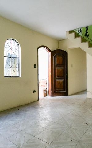 Casa à venda com 150m², 5 quartos e 1 vaga Casa à venda com 150m², 5 quartos e 1 vagaSala