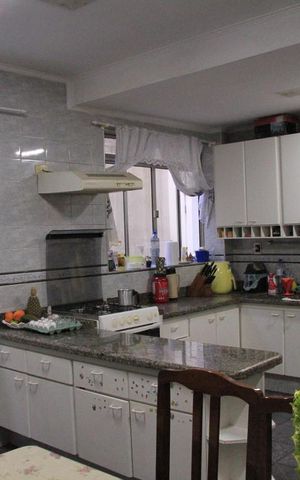 Casa à venda com 195m², 3 quartos e 2 vagasCozinha