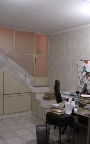 Casa à venda com 195m², 3 quartos e 2 vagasEscritorio
