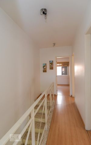 Casa de condomínio à venda com 160m², 3 quartos e 3 vagasCorredor Quartos
