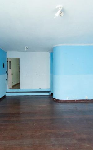 Casa à venda com 300m², 4 quartos e 3 vagas Casa à venda com 300m², 4 quartos e 3 vagasSala