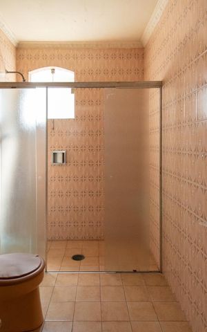Casa à venda com 300m², 4 quartos e 3 vagas Casa à venda com 300m², 4 quartos e 3 vagasBanheiro do corredor