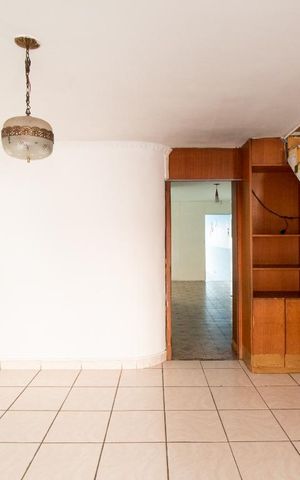 Casa à venda com 300m², 4 quartos e 3 vagas Casa à venda com 300m², 4 quartos e 3 vagasSala 2