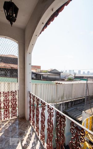 Casa à venda com 300m², 4 quartos e 3 vagas Casa à venda com 300m², 4 quartos e 3 vagasVaranda da Suíte 2