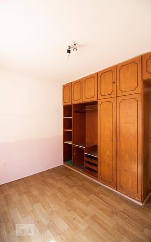 Casa à venda com 300m², 4 quartos e 3 vagas Casa à venda com 300m², 4 quartos e 3 vagasQuarto 2