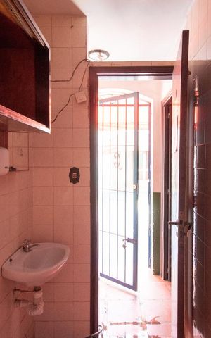 Casa à venda com 300m², 4 quartos e 3 vagas Casa à venda com 300m², 4 quartos e 3 vagasLavanderia - banheiro
