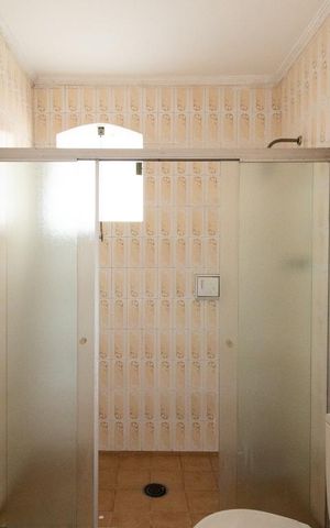 Casa à venda com 300m², 4 quartos e 3 vagas Casa à venda com 300m², 4 quartos e 3 vagasBanheiro da Suíte 1