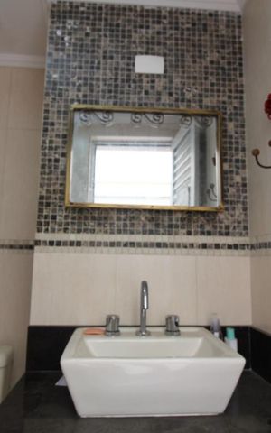 Casa à venda com 177m², 3 quartos e 8 vagasBanheiro 5 serviço