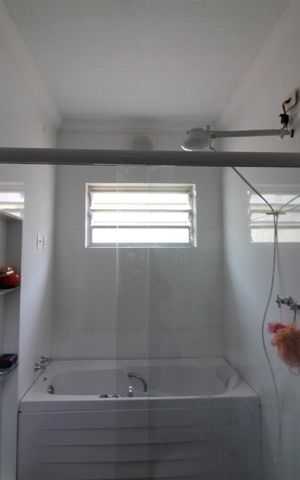 Casa à venda com 177m², 3 quartos e 8 vagasBanheiro Suite 1
