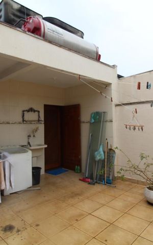 Casa à venda com 177m², 3 quartos e 8 vagasÁrea serviço