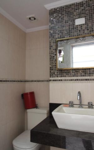 Casa à venda com 177m², 3 quartos e 8 vagasBanheiro 5 serviço