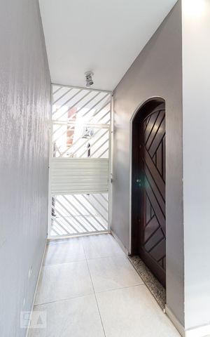 Casa para alugar com 102m², 2 quartos e 2 vagasEntrada da casa