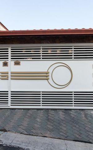 Casa para alugar com 102m², 2 quartos e 2 vagasFachada da casa