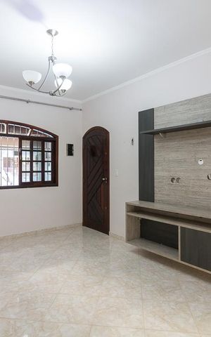 Casa para alugar com 102m², 2 quartos e 2 vagasSala