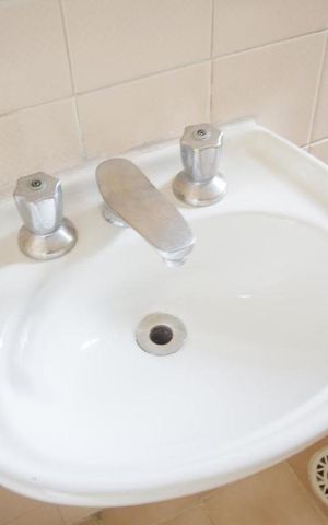 Apartamento para alugar com 65m², 2 quartos e 1 vagaDetalhe Banheiro