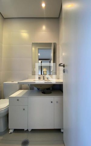 Apartamento à venda com 65m², 2 quartos e 2 vagas Apartamento à venda com 65m², 2 quartos e 2 vagasBanheiro da Suíte 1