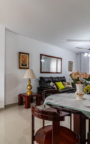 Apartamento à venda com 195m², 3 quartos e 2 vagas Apartamento à venda com 195m², 3 quartos e 2 vagasSala 2