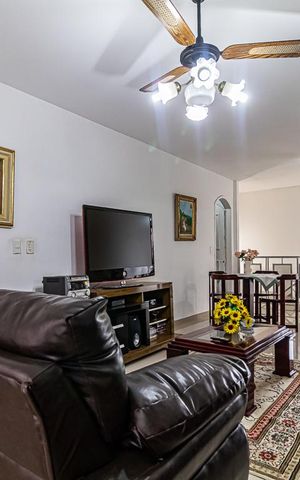Apartamento à venda com 195m², 3 quartos e 2 vagas Apartamento à venda com 195m², 3 quartos e 2 vagasSala 2