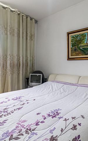 Apartamento à venda com 195m², 3 quartos e 2 vagas Apartamento à venda com 195m², 3 quartos e 2 vagasQuarto 2