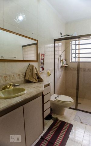 Casa à venda com 149m², 3 quartos e 4 vagasBanheiro do Corredor