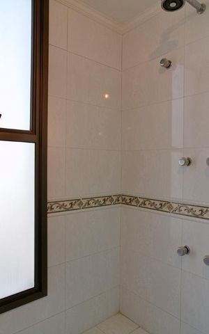 Apartamento para alugar com 480m², 4 quartos e 4 vagas Apartamento para alugar com 480m², 4 quartos e 4 vagasBanheiro da Suíte 1