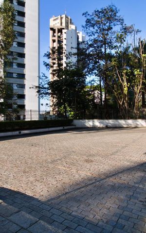 Apartamento para alugar com 480m², 4 quartos e 4 vagas Apartamento para alugar com 480m², 4 quartos e 4 vagasÁrea comum