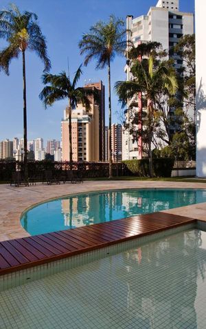 Apartamento para alugar com 480m², 4 quartos e 4 vagas Apartamento para alugar com 480m², 4 quartos e 4 vagasÁrea comum - Piscina