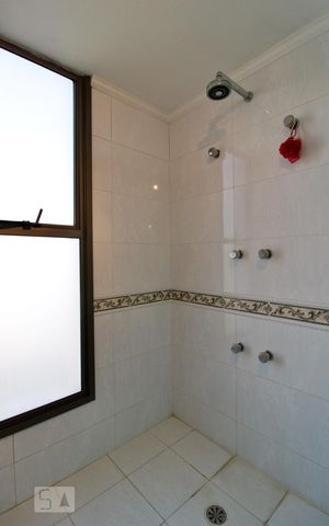 Apartamento para alugar com 480m², 4 quartos e 4 vagas Apartamento para alugar com 480m², 4 quartos e 4 vagasBanheiro da Suíte 1