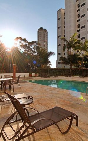 Apartamento para alugar com 480m², 4 quartos e 4 vagas Apartamento para alugar com 480m², 4 quartos e 4 vagasÁrea comum - Piscina