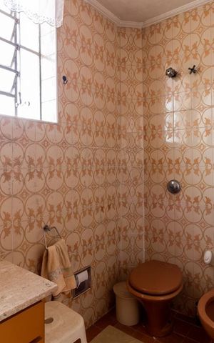 Casa à venda com 300m², 4 quartos e 4 vagas Casa à venda com 300m², 4 quartos e 4 vagasBanheiro 2