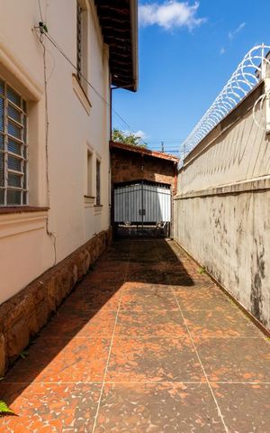 Casa à venda com 300m², 4 quartos e 4 vagas Casa à venda com 300m², 4 quartos e 4 vagasGaragem
