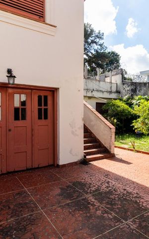 Casa à venda com 300m², 4 quartos e 4 vagas Casa à venda com 300m², 4 quartos e 4 vagasGaragem