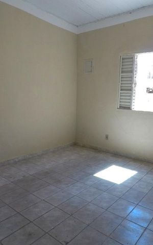 Casa para alugar com 70m², 2 quartos e 2 vagasQuarto 1